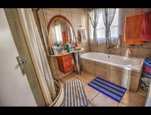 4 BEDROOM HOUSE FOR SALE IN KEMPTON PARK EXT 04